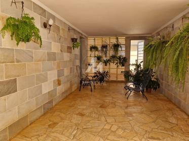 1 - Garagem/estacionamento