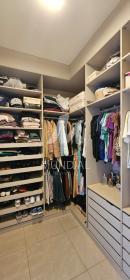 21 - Closet