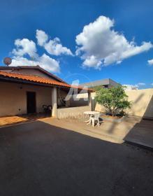 13 - Garagem/estacionamento