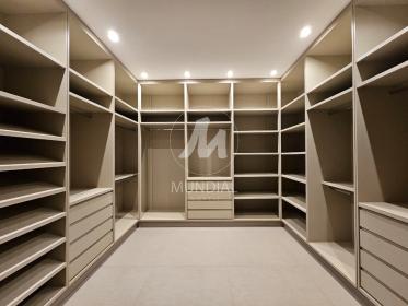25 - Closet
