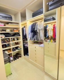 26 - Closet