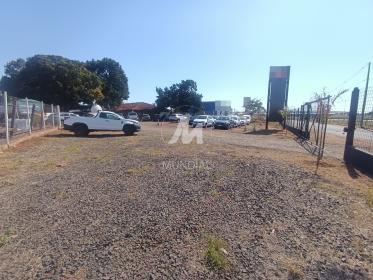 2 - Garagem/estacionamento