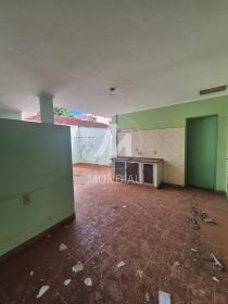 12 - Garagem/estacionamento