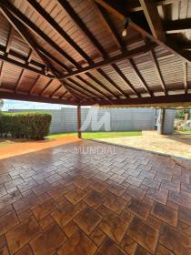 25 - Garagem/estacionamento
