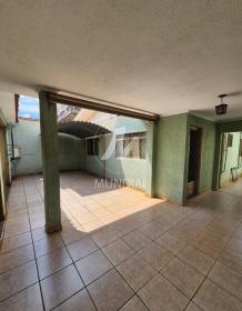 2 - Garagem/estacionamento