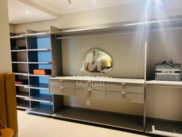 10 - Closet