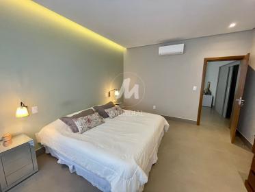 30 - Suite