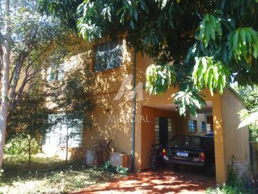 2 - Garagem/estacionamento