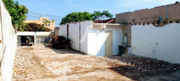 2 - Garagem/estacionamento