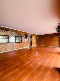2 - Garagem/estacionamento