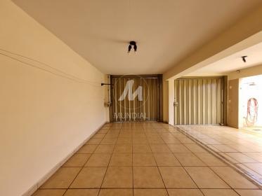 22 - Garagem/estacionamento