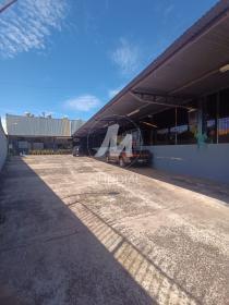 16 - Garagem/estacionamento