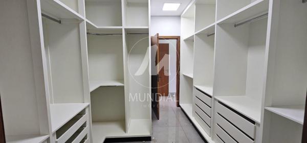 17 - Closet