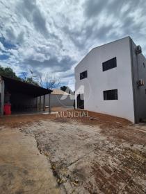 3 - Garagem/estacionamento