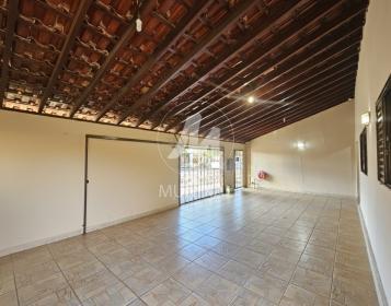 2 - Garagem/estacionamento