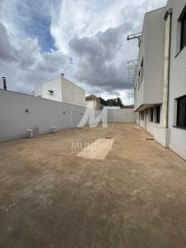 23 - Garagem/estacionamento