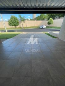 2 - Garagem/estacionamento