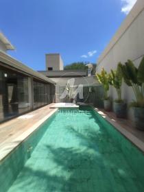 13 - Piscina