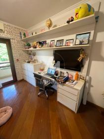 25 - Suite