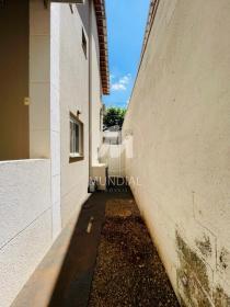 23 - Quintal/corredores
