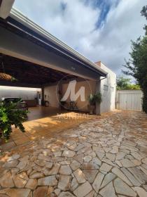 2 - Garagem/estacionamento