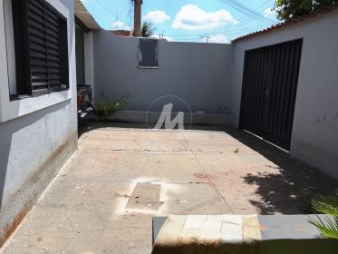 2 - Garagem/estacionamento