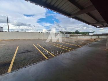 13 - Garagem/estacionamento