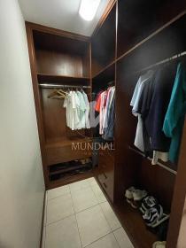 16 - Closet