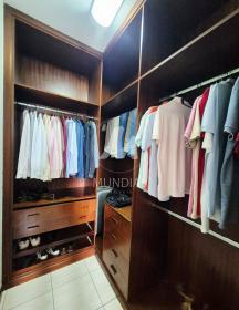 17 - Closet