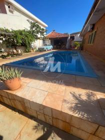 25 - Piscina