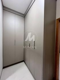 16 - Closet
