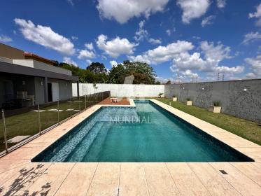 18 - Piscina
