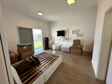 25 - Suite
