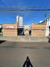 23 - Garagem/estacionamento