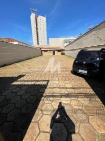 24 - Garagem/estacionamento