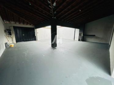 21 - Garagem/estacionamento