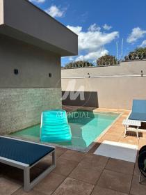 19 - Piscina