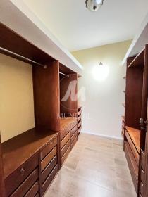 27 - Closet