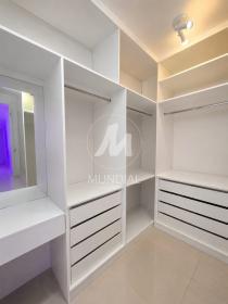 13 - Closet