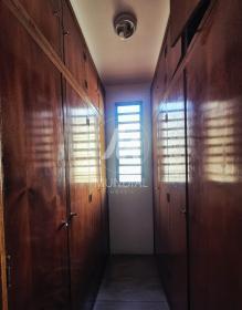 13 - Closet