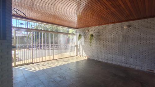 2 - Garagem/estacionamento