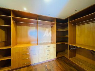 17 - Closet