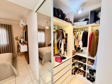 11 - Closet