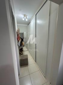 12 - Closet