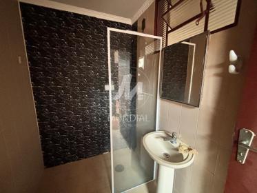 15 - Banheiro/lavabo