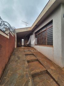 2 - Garagem/estacionamento