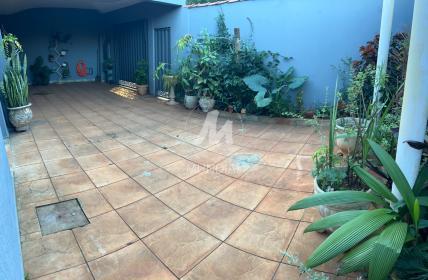 2 - Garagem/estacionamento