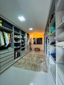 23 - Closet