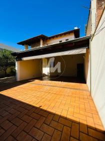 2 - Garagem/estacionamento