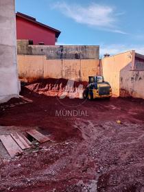 23 - Garagem/estacionamento